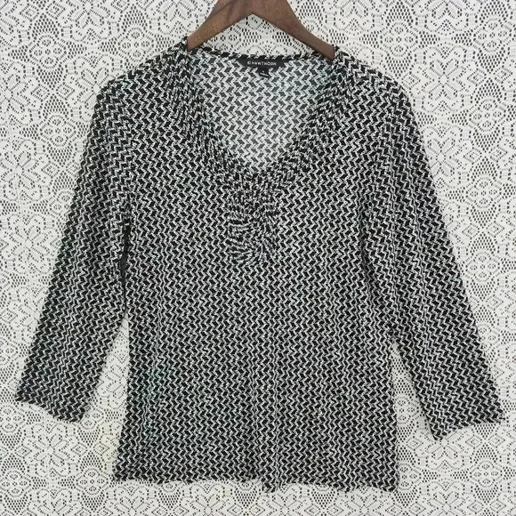 41 Hawthorn Tops - 41 Hawthorn printed v neck details 3/4 sleeve Stretched blouse M